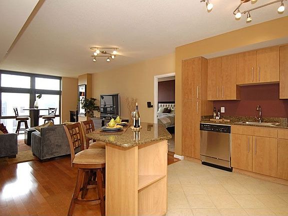 3rd image of 1021 N Garfield St APT 615