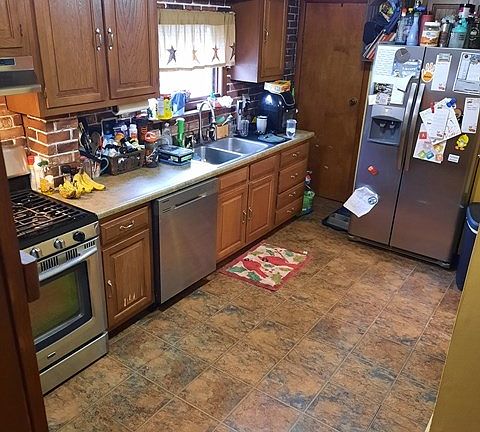 2nd image of 211 Chestnut St