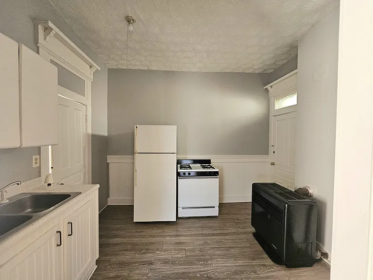 403 Burns Ave — Photo 3