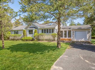 11 E Point Ln, Hampton Bays, NY 11946
