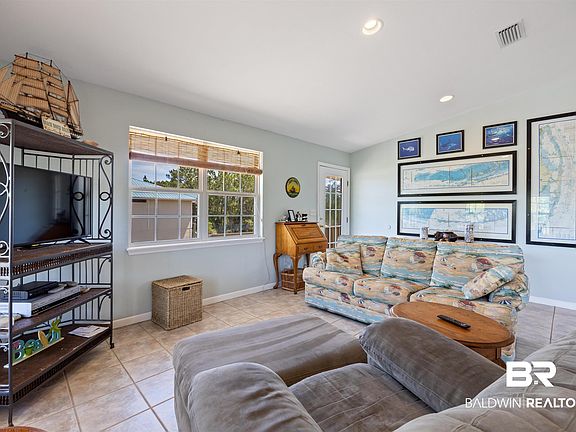 3rd image of 6782 Palmetto Dr