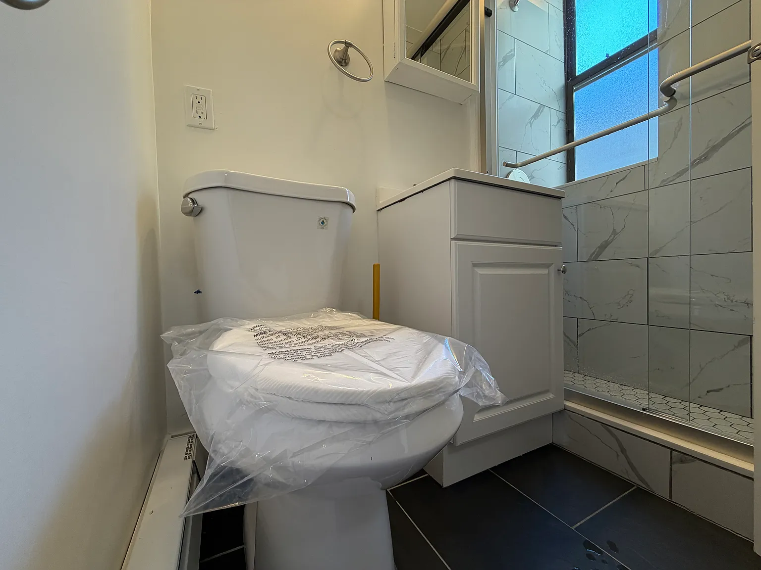 3 bed, 1.0 bath, $3,950 — Photo 3