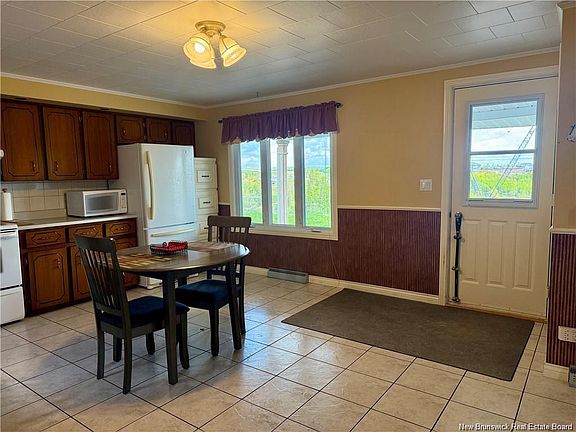 4th image of 12 Soucy Ln