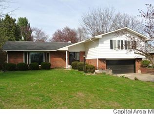 16 Terry Dr, Jacksonville, IL 62650