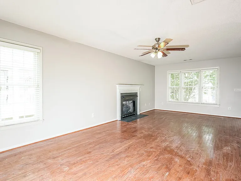 221 Guinevere Ct — Photo 5