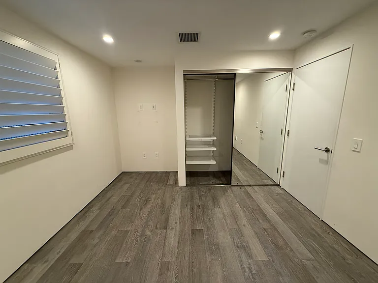 1309 S Ocean Front Walk #A — Photo 24