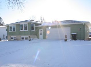 3106 S 10th St, Grand Forks, ND 58201