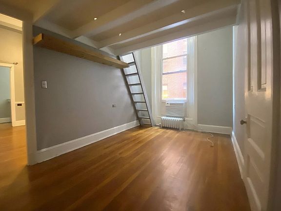 3rd image of 16 W Mount Vernon Pl APT 2C