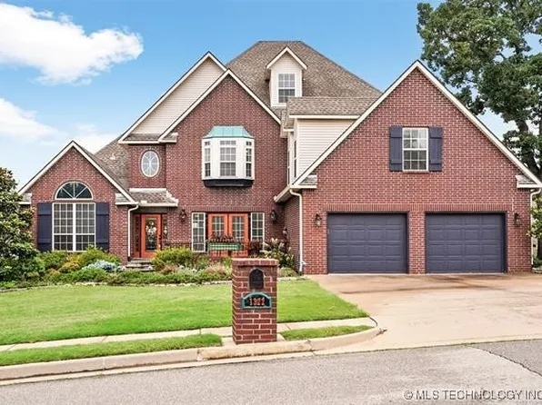 1322 N Old North Pl E, Sand Springs, OK 74063