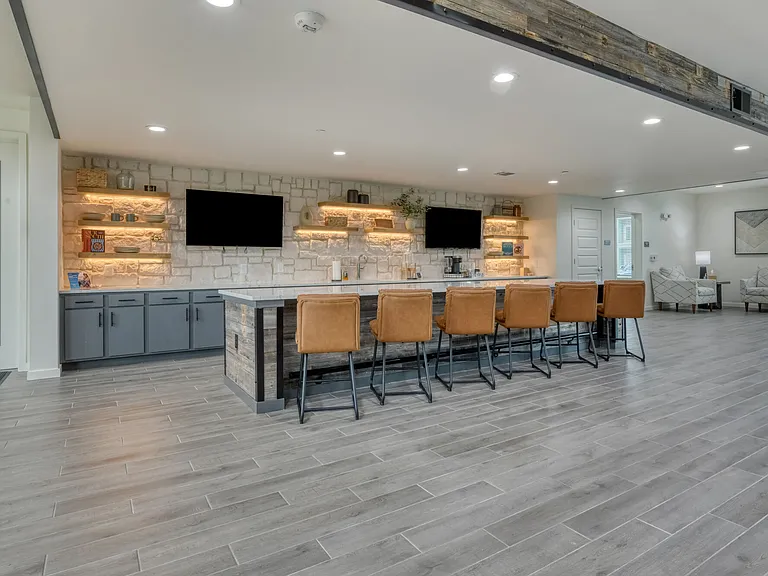 Sunstone Apartments — Photo 8