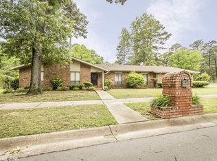 6717 Chateau Dr, Little Rock, AR 72209