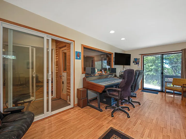 16832 Alice Way — Photo 33