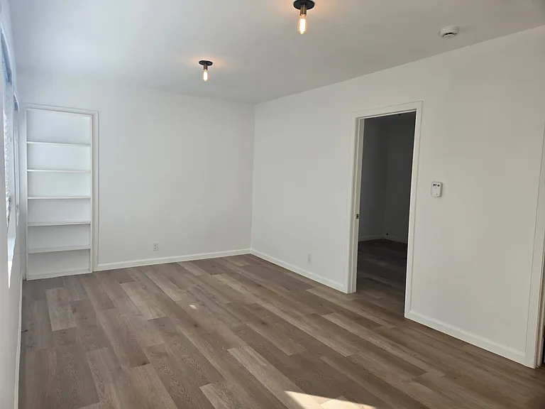 533 Brooks Ave #5 — Photo 7