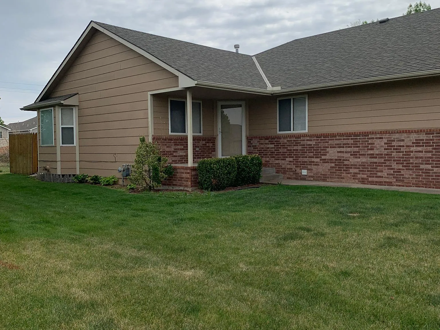 3 bed, 1800 sqft, $1,625 — Photo 2