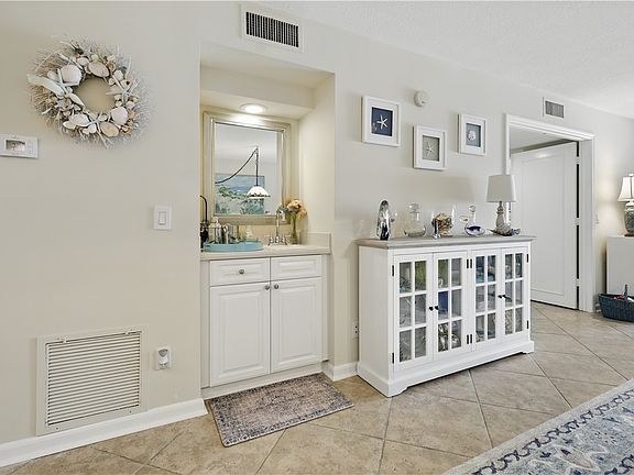 5th image of 1026 Flamevine Ln APT 104