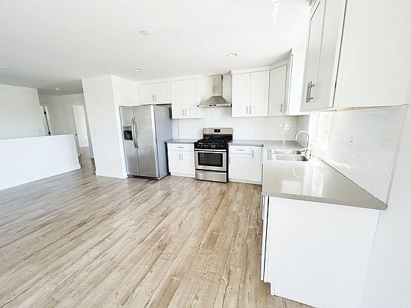 3rd image of 10824 Morrison St #1/2