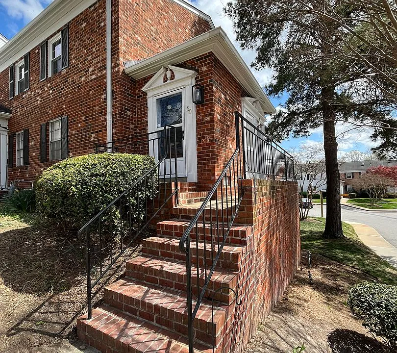 39 Rock Garden Ln