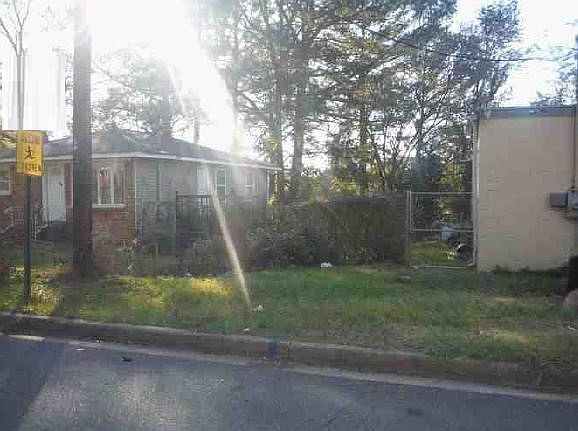 2nd image of 1051 Pike St