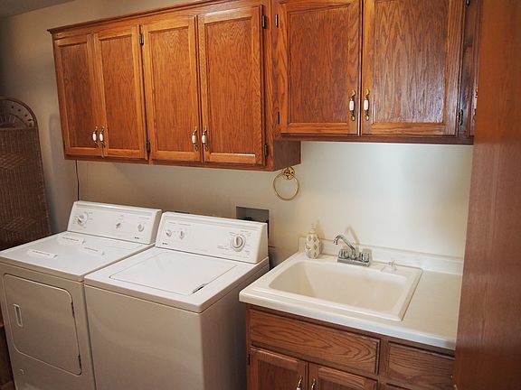 2nd image of 192 Wedgewood Dr