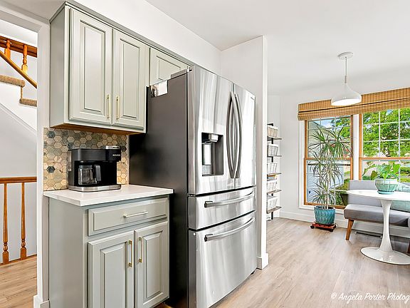 5th image of 827 Stonebridge Ln