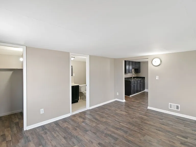 24311 Plymouth Rd — Photo 47