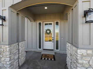 8933 Edna Ln, Middleton, ID 83644