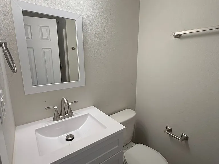 2128 W Broadway Ave — Photo 5