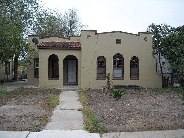 1st image of 205 W Pierce Ave