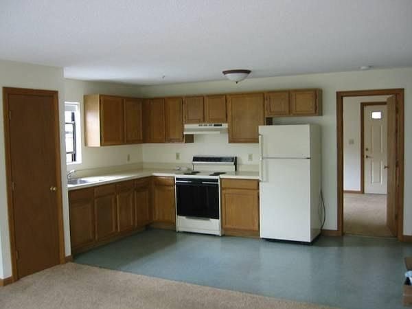2nd image of 75 Charles St