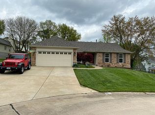 915 Grove Hill Ct, Fenton, MO 63026