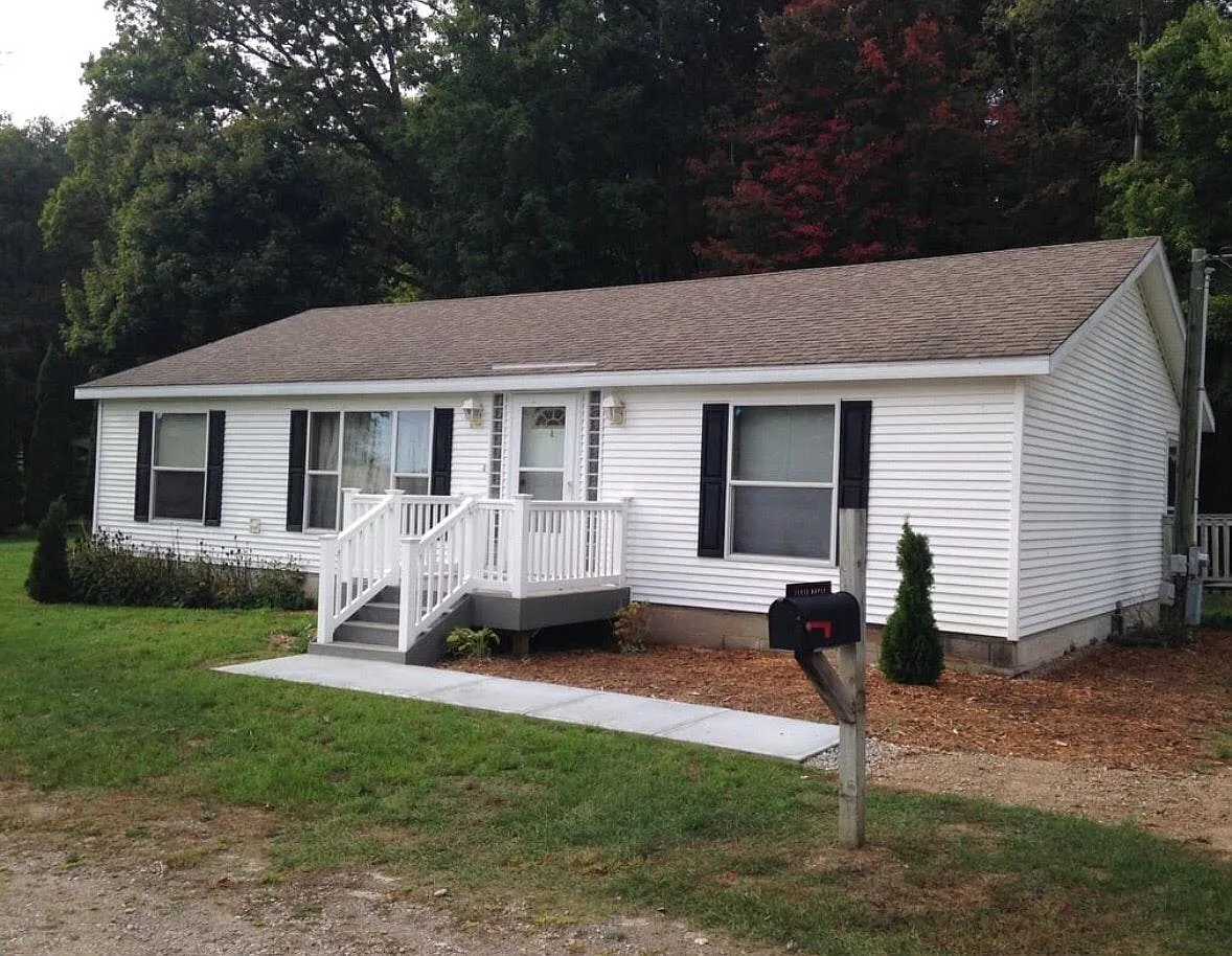 11515 Maple St photo 1