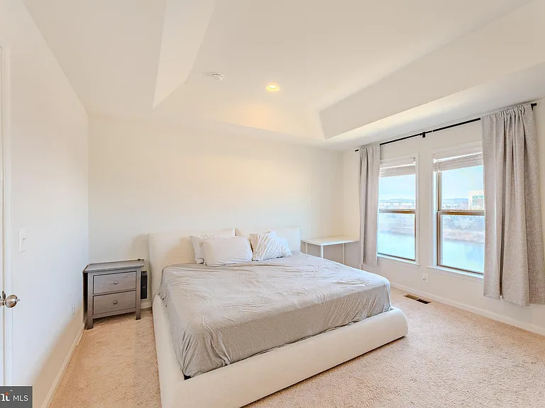 42506 Dogwood Glen Sq — Photo 32