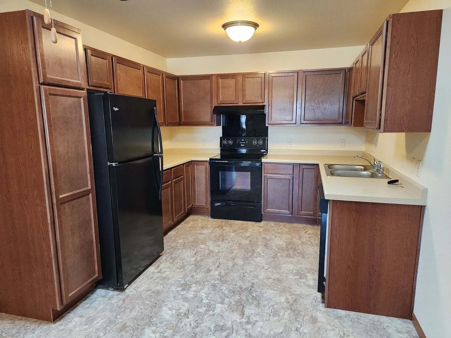 3 bed, $955 — Photo 1