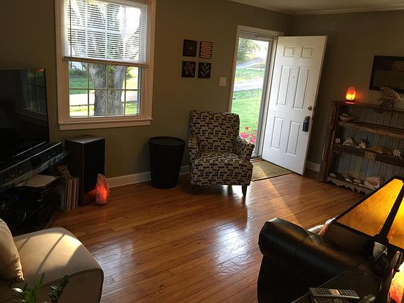 4th image of 5316 Shamrock Dr
