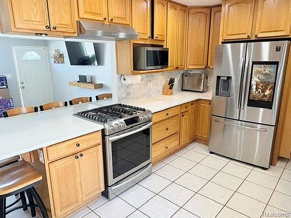 3rd image of 23255 Deanhurst St