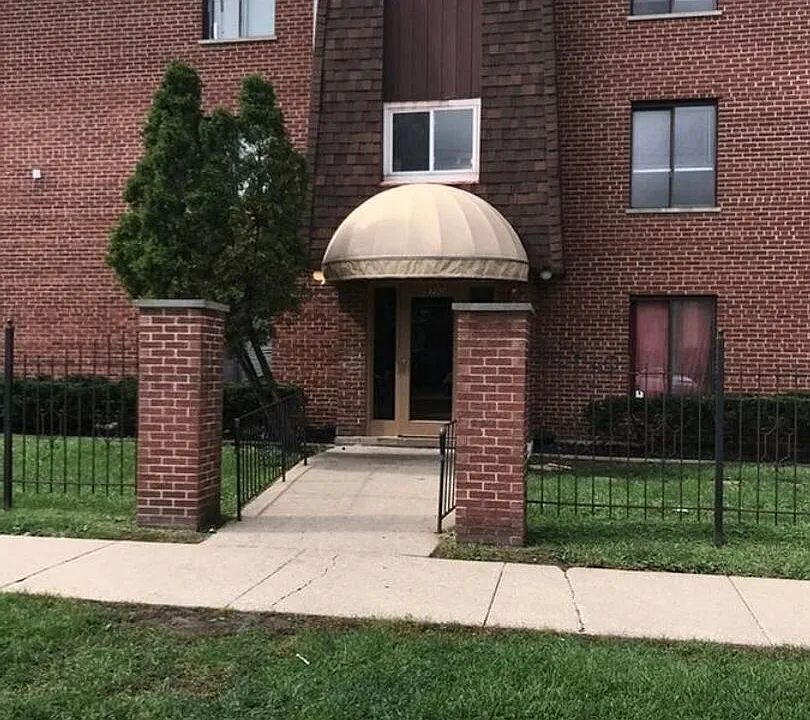 9702 S Nottingham Ave #3DW