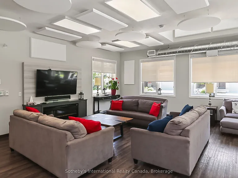 49 Silver Glen Blvd — Photo 38