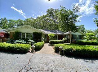 250 Southmoreland Pl, Decatur, IL 62521