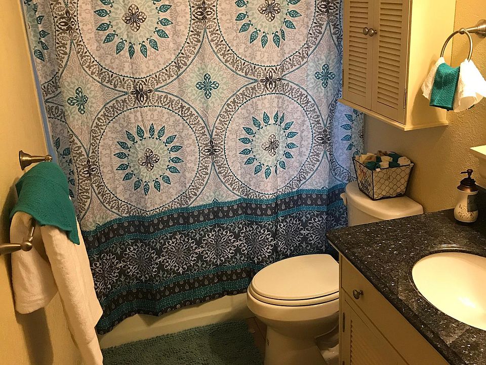 Main bathroom 