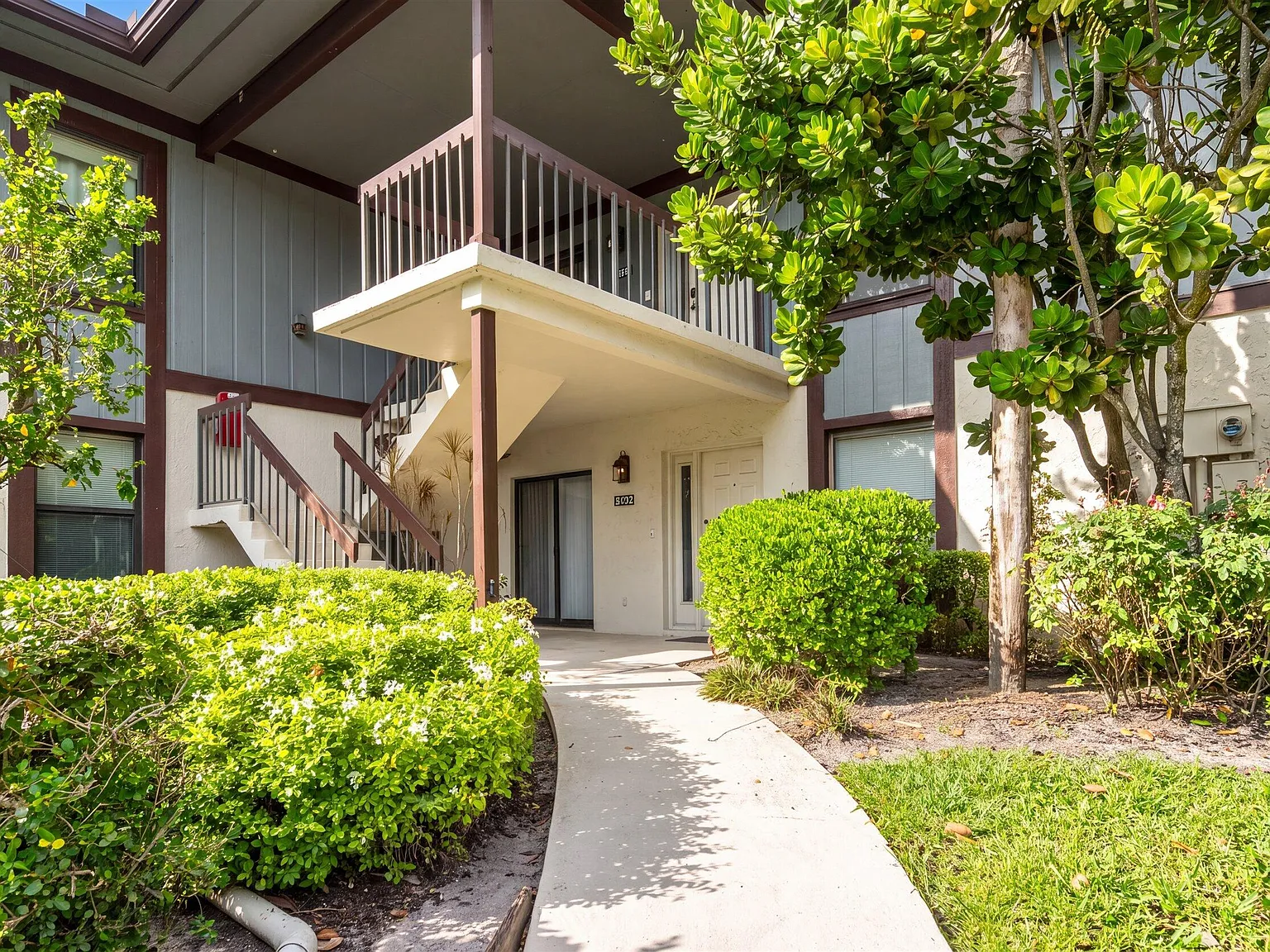 3 bed, 3.0 bath, 1800 sqft, $8,500 — Photo 2