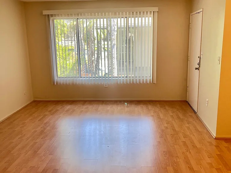 3146 Rowena Ave #6 — Photo 6