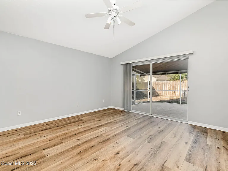 2187 Hedgerow Dr — Photo 9