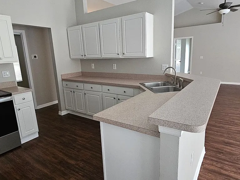 1530 SW 19th Ave — Photo 15
