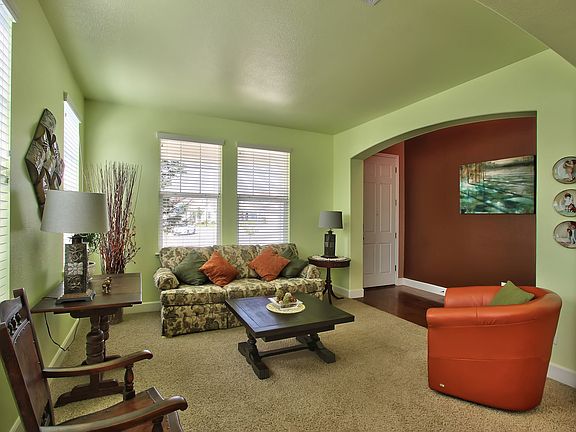 3rd image of 132 Hornby Ct