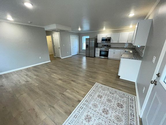 5th image of 913 Pine Ave