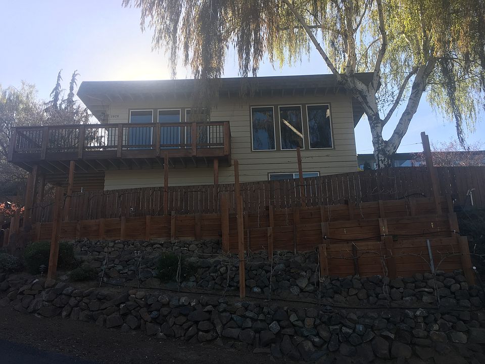 2nd image of 525 Poinciana Dr