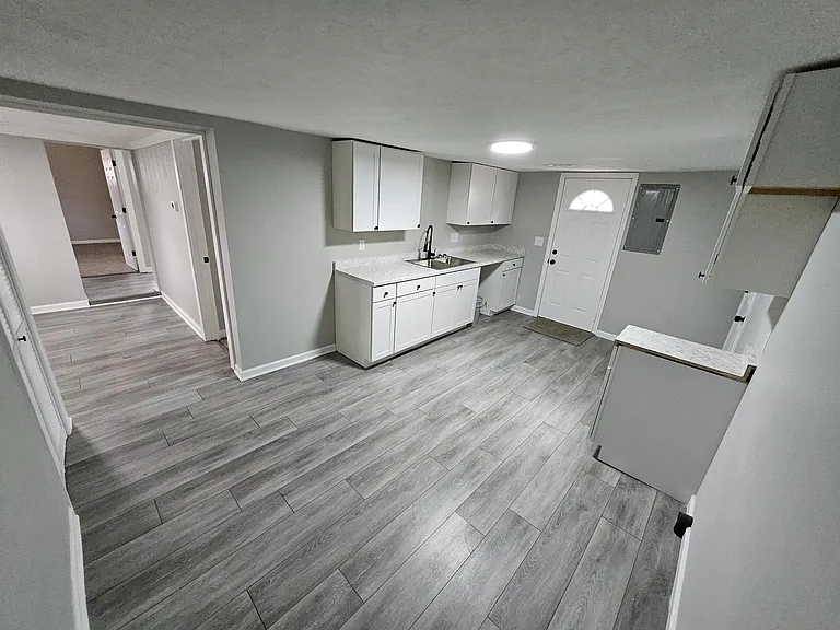 5221 Melrose Ave — Photo 14