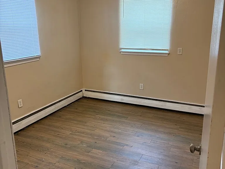 1015 York Ave — Photo 39