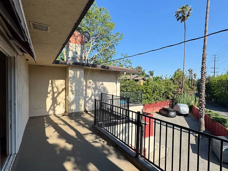 1717 Huntington Dr #7 — Photo 11