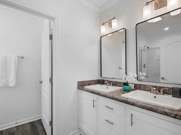 1284 Plymouth Pl — Photo 49